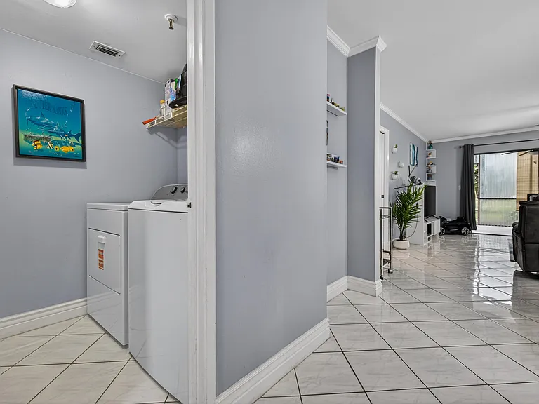 2200 S Cypress Bend Dr #101 — Photo 10