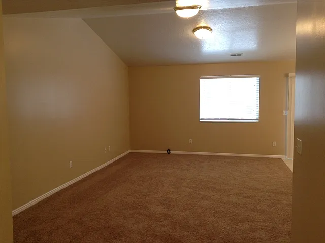 555 E 700 N — Photo 5