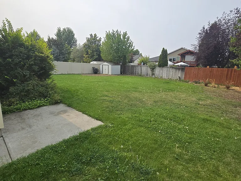 2425 N Coolwater Dr — Photo 2