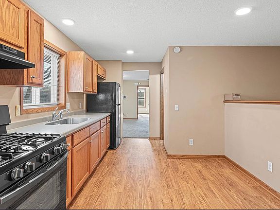 2nd image of 9 Acker St W #2