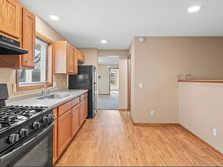9 Acker St W #2 — Photo 2