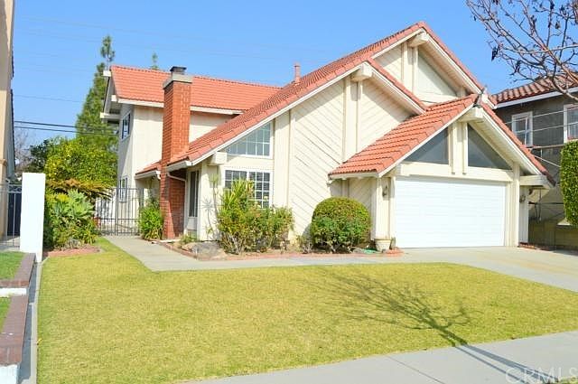 Beautiful curb appeal.