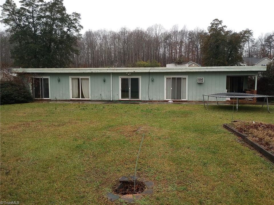 2nd image of 2668 Wessex Rd