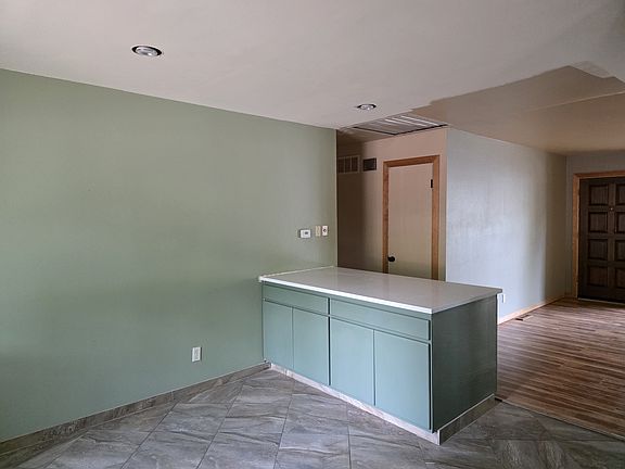Peninsula with additional storage
