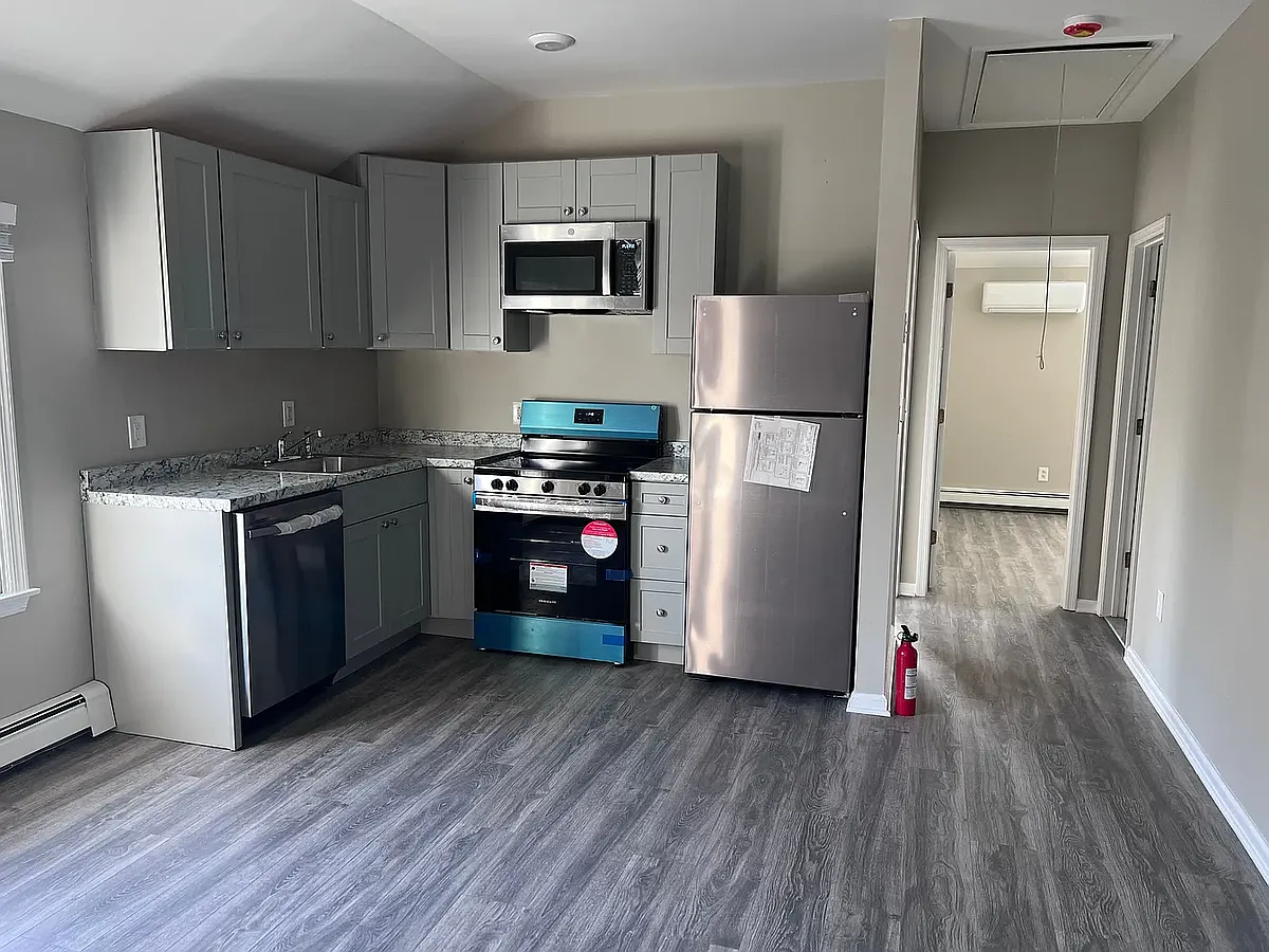 Building Photo - 439 Manville Rd #6