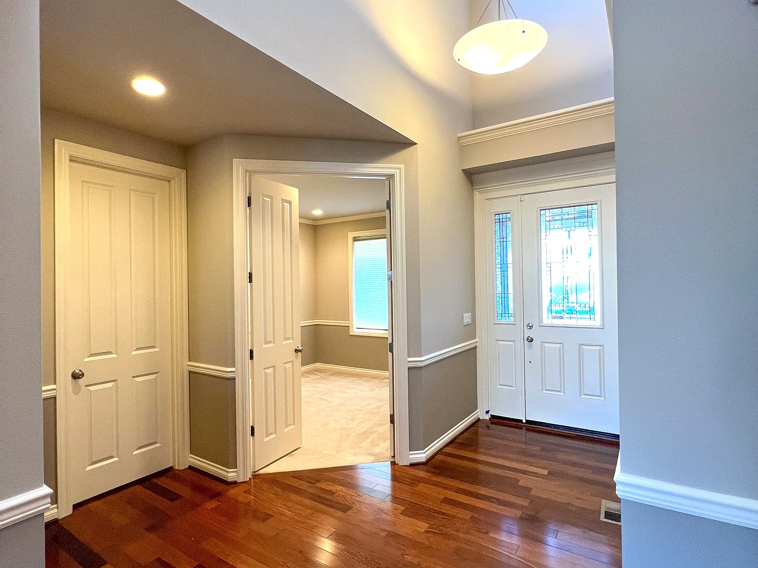 215 Chelan Ave NE — Photo 3