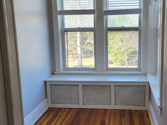 Sunroom (with closet so can be used as small bedroom)