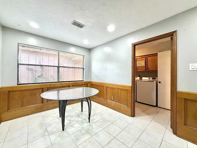 9002 Sabastian Dr — Photo 10