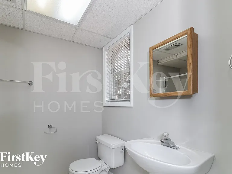 142 N Springs Dr — Photo 10