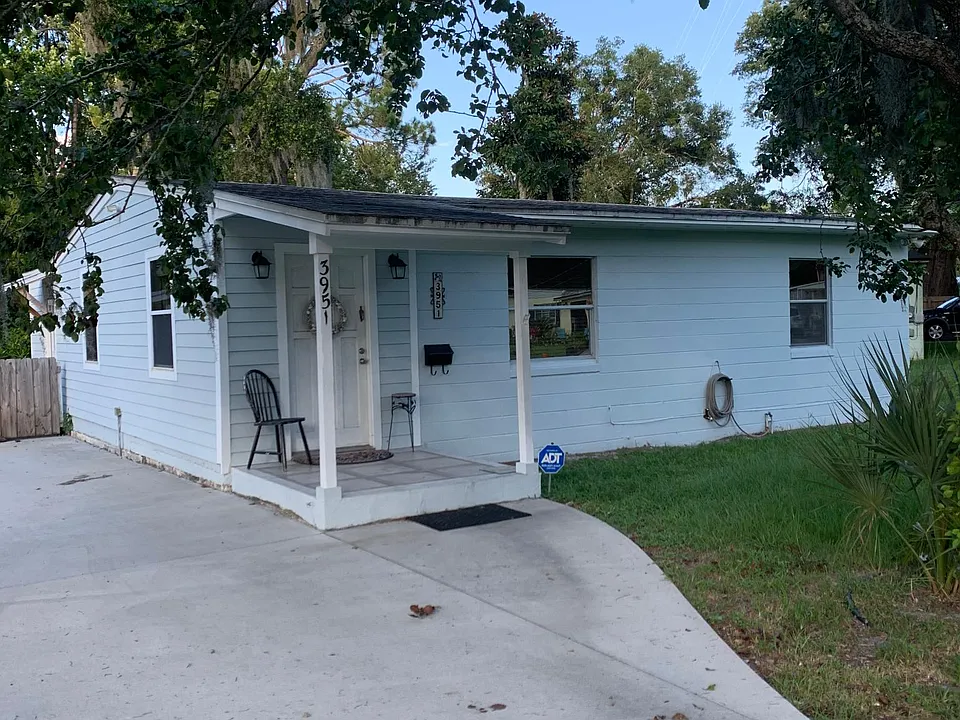 3951 Eve Dr W