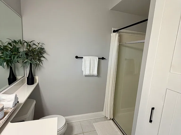 1515 N Van Buren St #403 — Photo 10