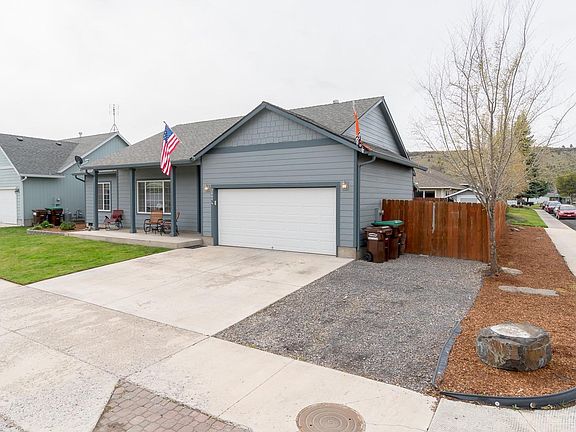 3rd image of 2664 NE Carriage Ln