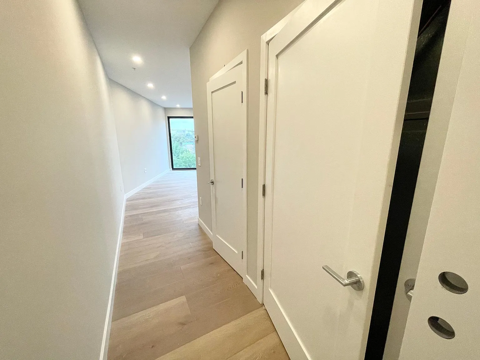 1 bed, 1.5 bath, 1200 sqft, $2,700 — Photo 2