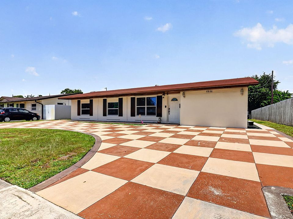 1st image of 2220 N 47th Avenue