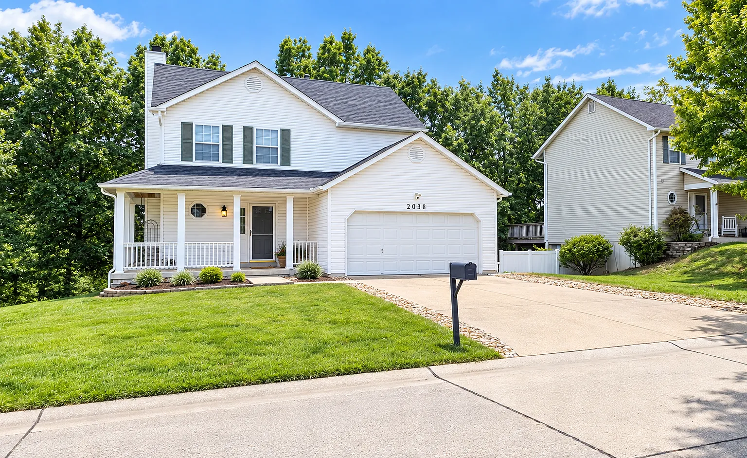3 bed, 1.5 bath, 1293 sqft, $1,900 — Photo 1