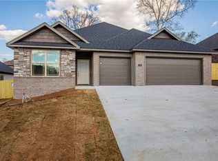 1102 Hickory St, Cave Springs, AR 72718