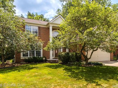 234 Grosvenor Dr, Rochester Hills, MI, 48307