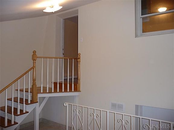 5th image of 1271 E 223rd St