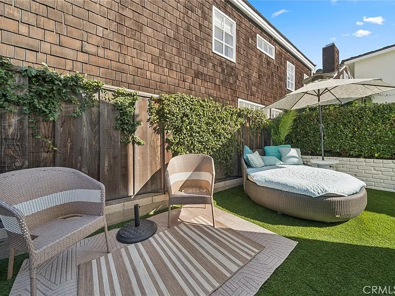 420 Acacia Ave — Photo 29