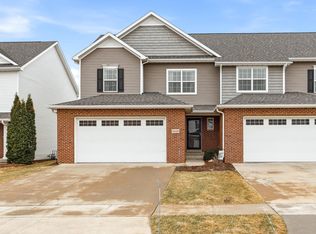 4428 Slate Creek Dr, Bettendorf, IA 52722