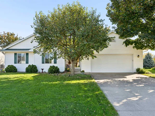 2131 Deer Prairie Dr, Neenah, WI 54956