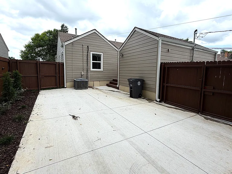 301 S College Ave — Photo 12