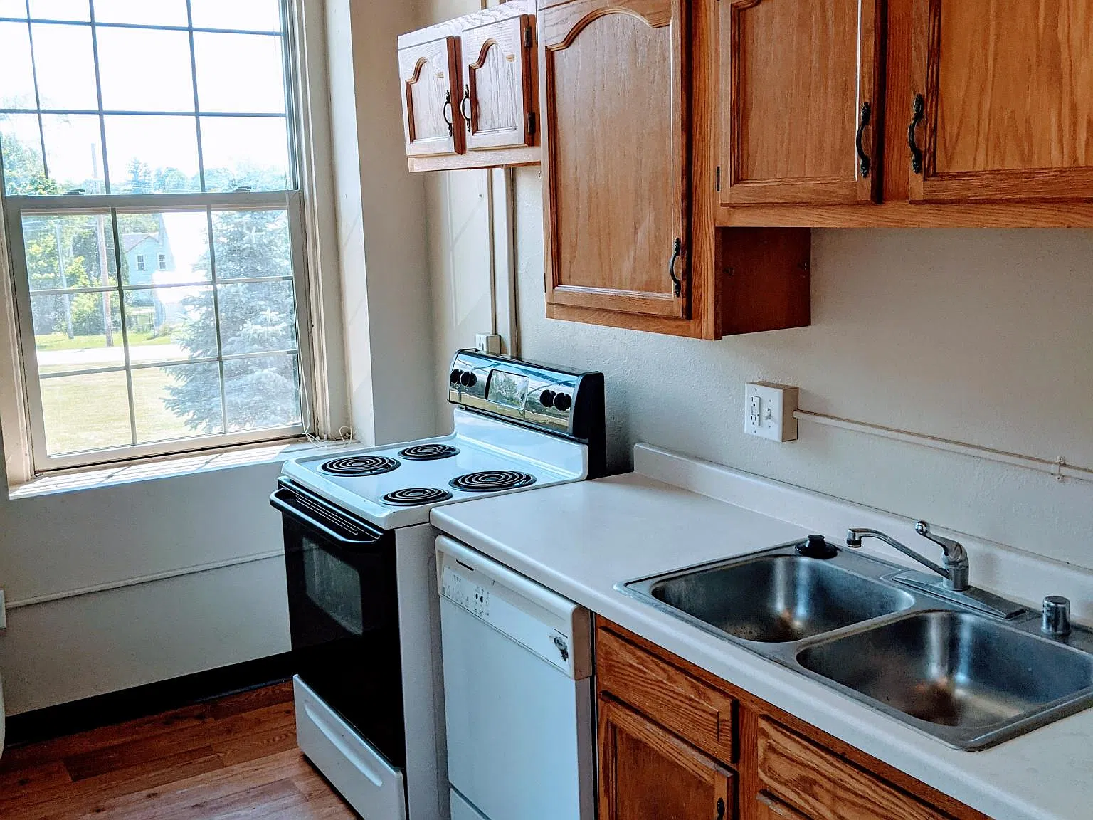 1 bed, 700 sqft, $895 — Photo 2