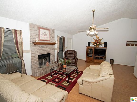 3rd image of 311 Queenswood Trl