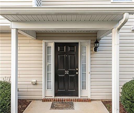 4th image of 32 Ackland Dr