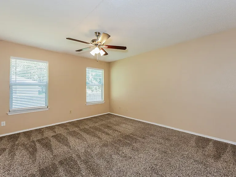 1125 Hidden Creek Dr — Photo 9
