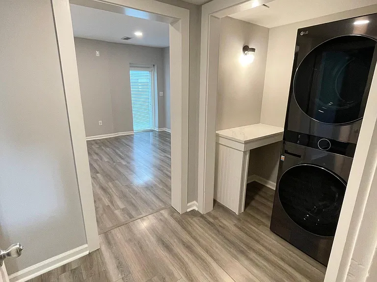 689 Myrtle St NE #D — Photo 4