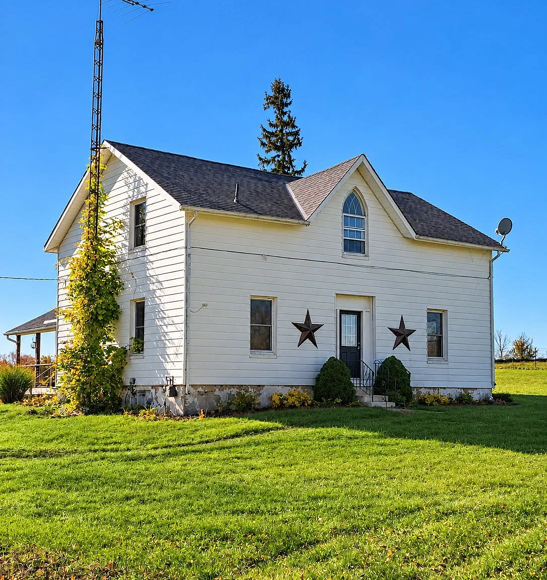 3 bed, $2,400 — Photo 1