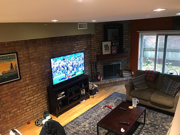 2nd image of 2828 N Burling St APT 107