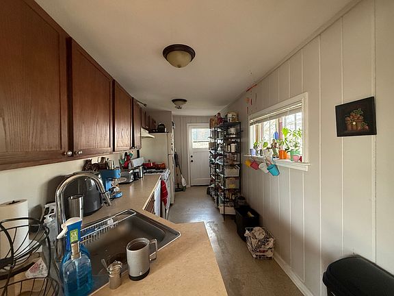 4th image of 469 Crescent St NE