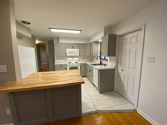 Open kitchen is great for entertaining!