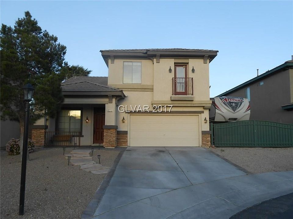 Front of house view desert landscape