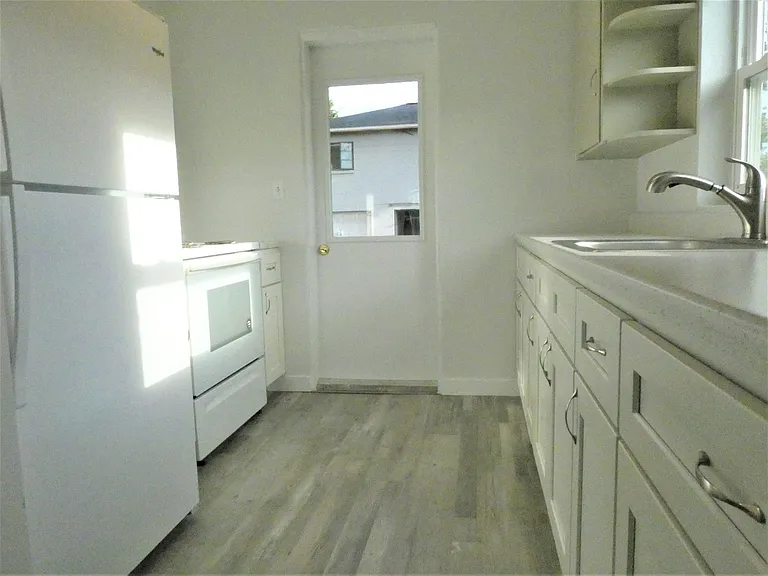 125 E King St — Photo 8