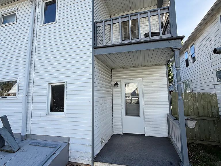 25 Penn St #27 — Photo 8