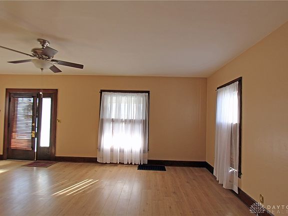 3rd image of 418 Camp St