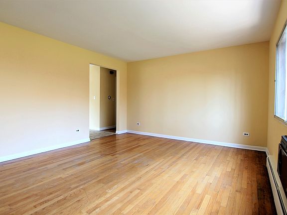 3rd image of 1331 W Chase Ave APT 2A