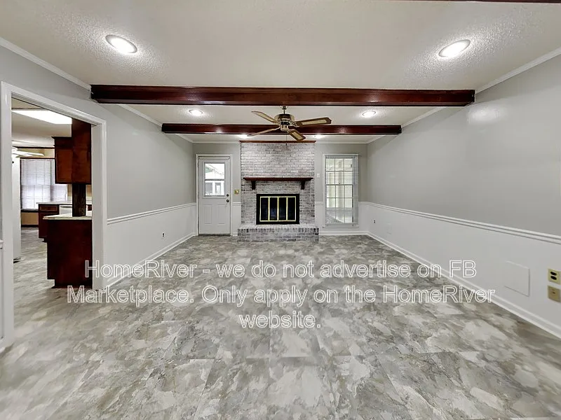 Building Photo - 889 Twin Lakes Dr