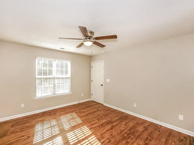 1039 Sandy Point Dr SW — Photo 9