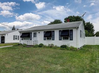 21 Glen Meadows Dr, Pawtucket, RI 02861