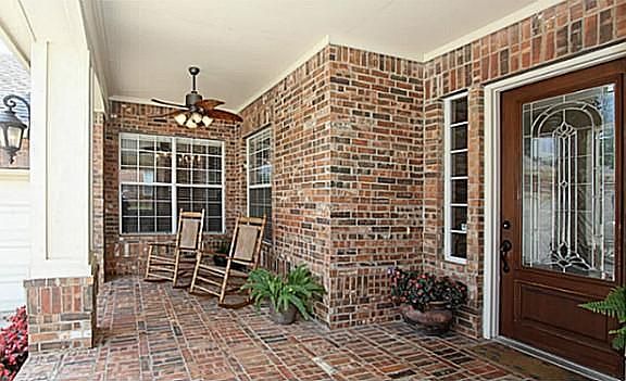 3rd image of 944 Idlewild Ct