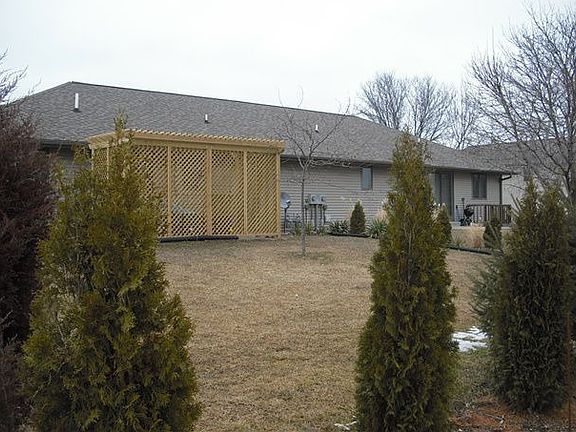 2nd image of 1557 Grand Ave