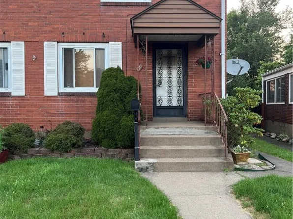 906 Liberty St, Duquesne, PA 15110
