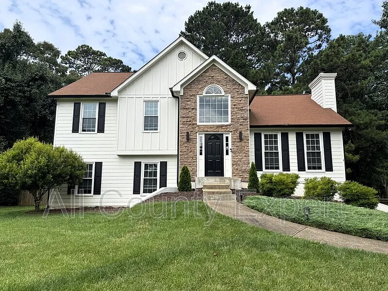 7745 Wynfield Dr — Photo 3
