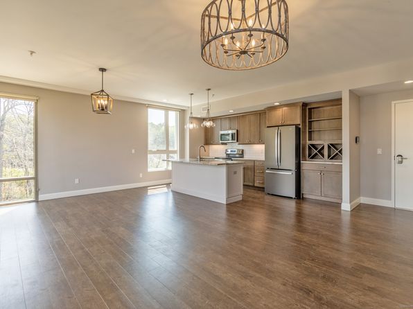 11 Edgewater Cir #H