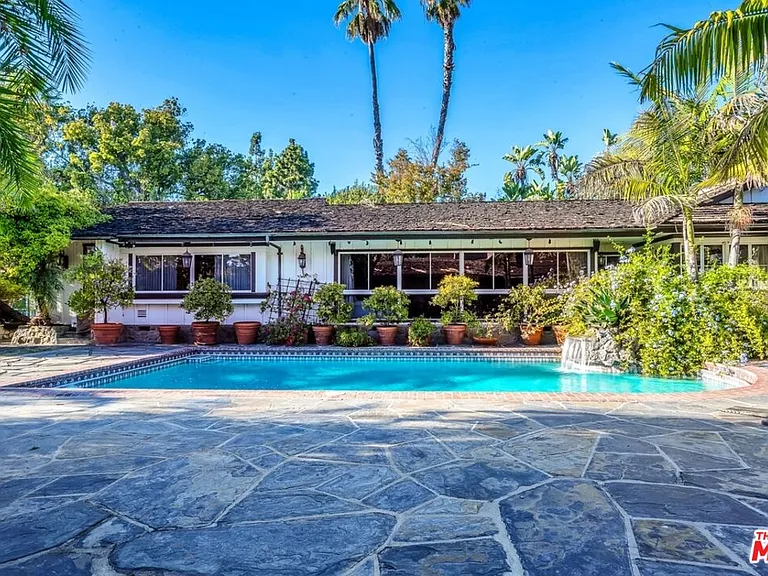 829 N Whittier Dr — Photo 43