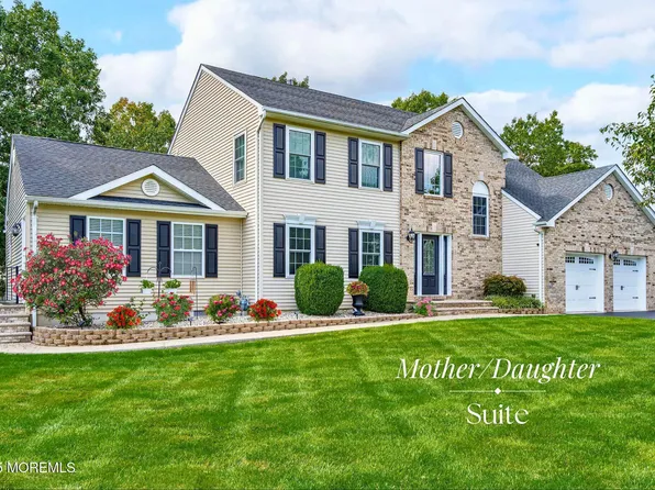 33 Sarah Lane, Howell, NJ 07731